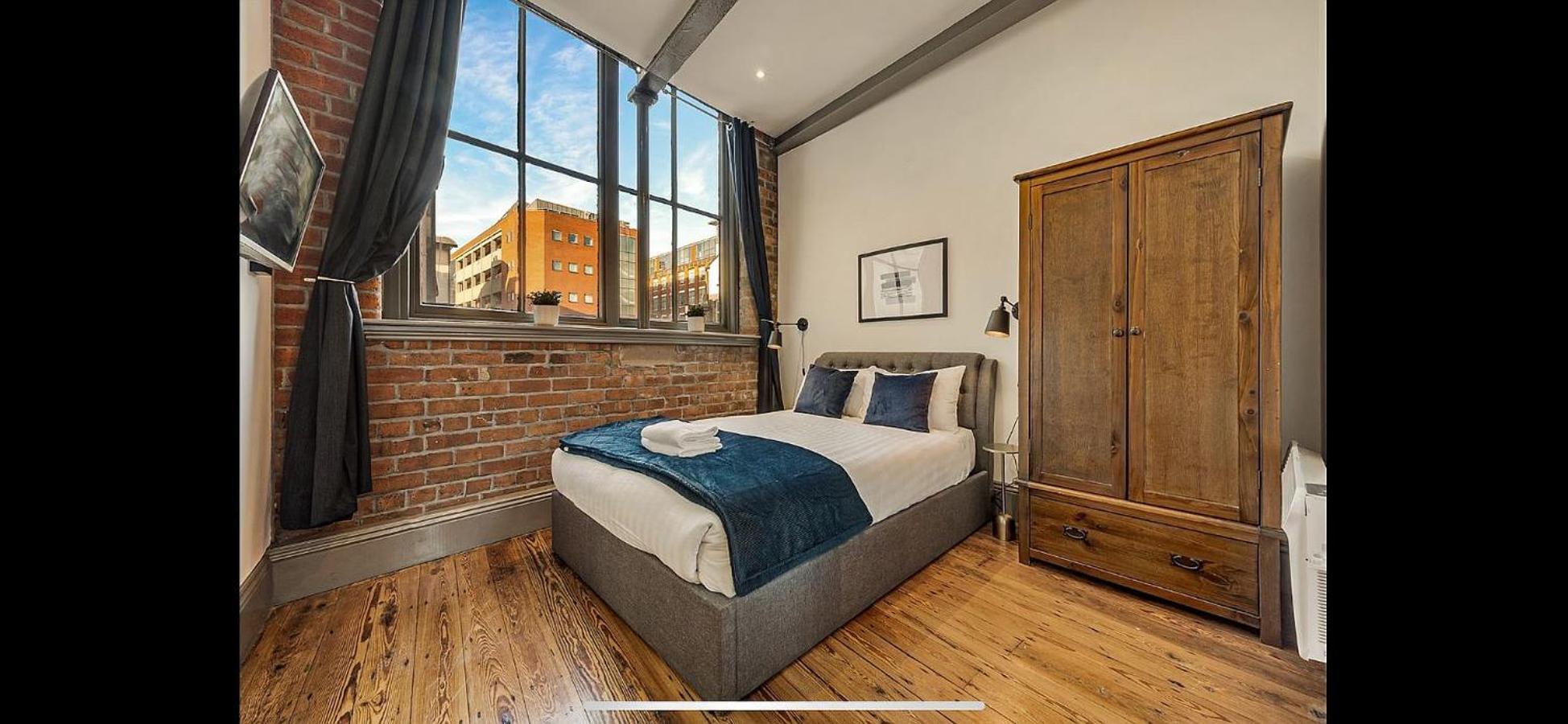Stylish For 8 Guests Liverpool